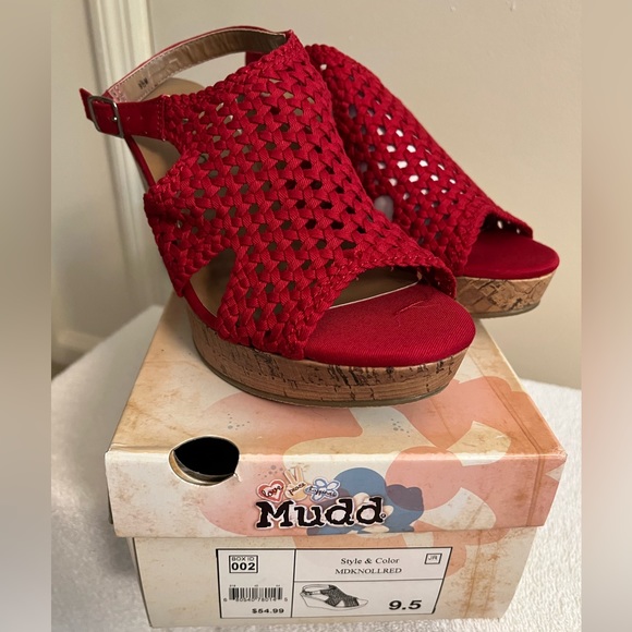 ๐ธ๐ธNIB Mudd Red Platform Sandals ๐ธ๐ธ - Picture 1 of 6